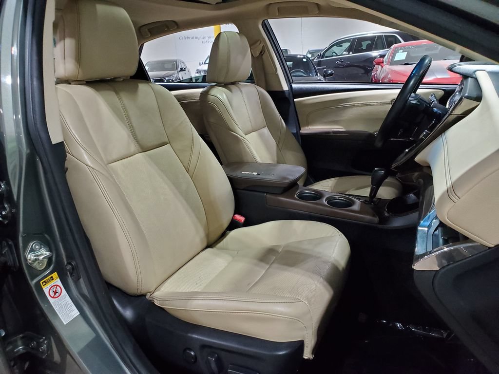 Used 2013 Toyota Avalon Limited w/ Technology Pkg FWD image 13