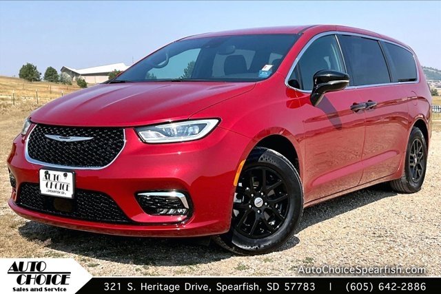 Used 2025 Chrysler Pacifica Select