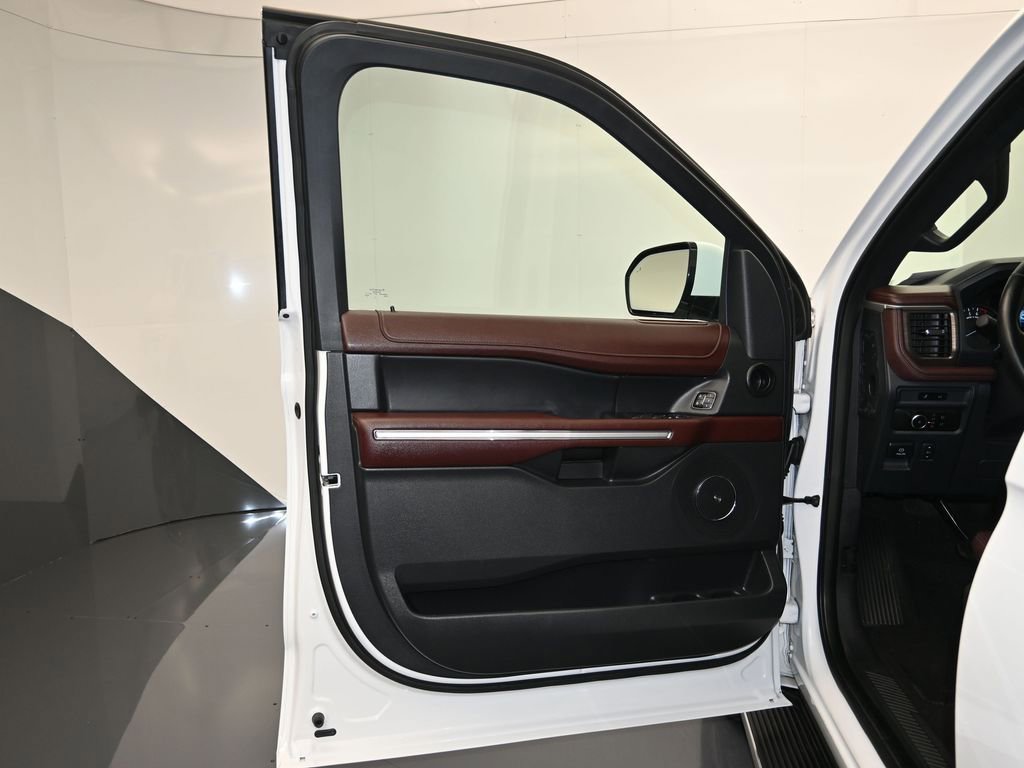 Used 2023 Ford Expedition Max Limited image 11