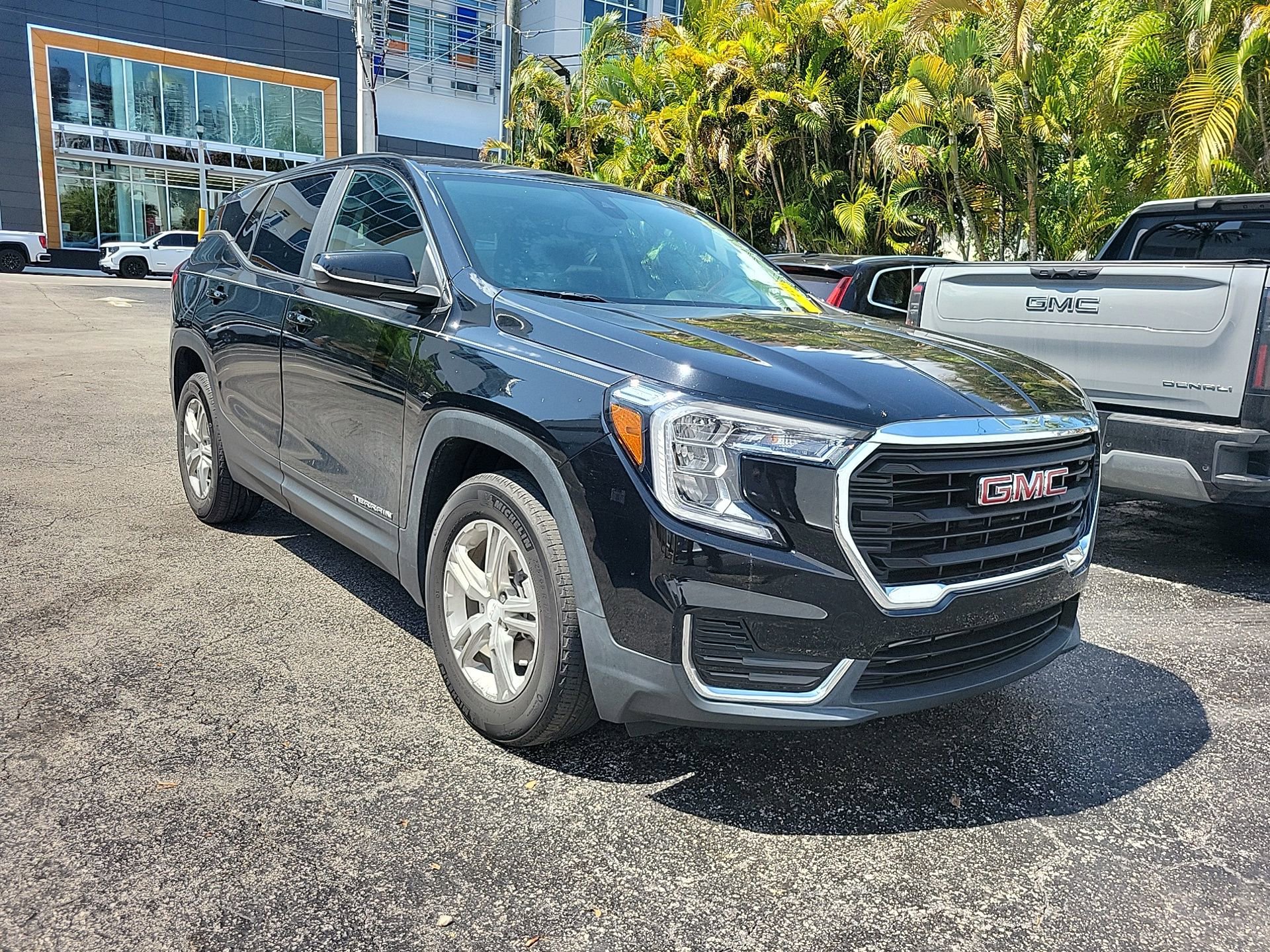Used 2022 GMC Terrain SLE image 7