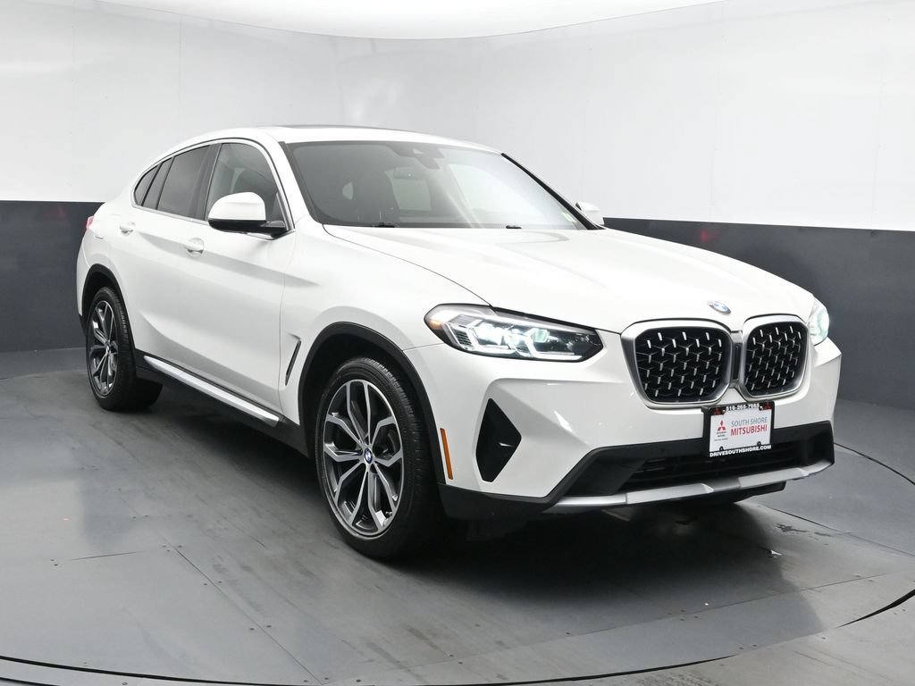Used 2022 BMW X4 xDrive30i AWD/4WD image 2