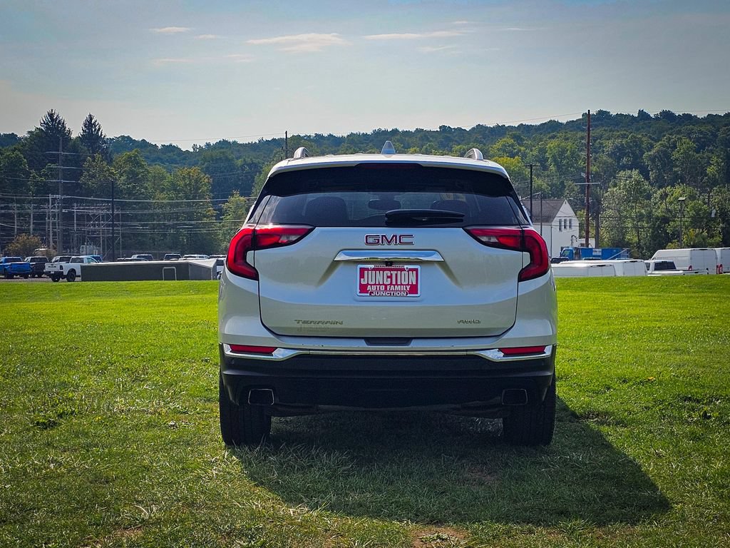 Used 2020 GMC Terrain SLT w/ Preferred Package AWD/4WD image 4