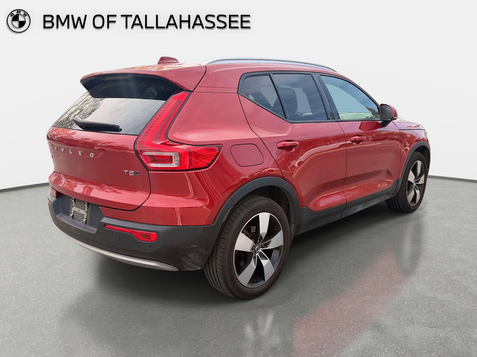 Used 2019 Volvo XC40 T5 Momentum image 6