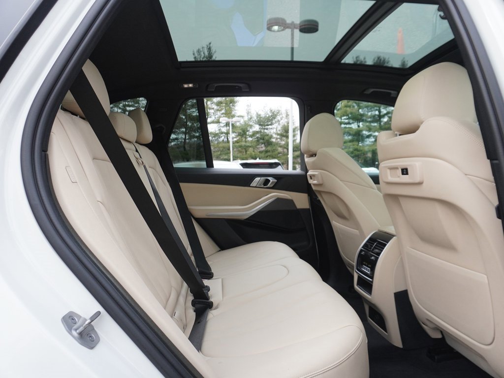 Used 2022 BMW X5 xDrive40i w/ Parking Assistance Package image 40