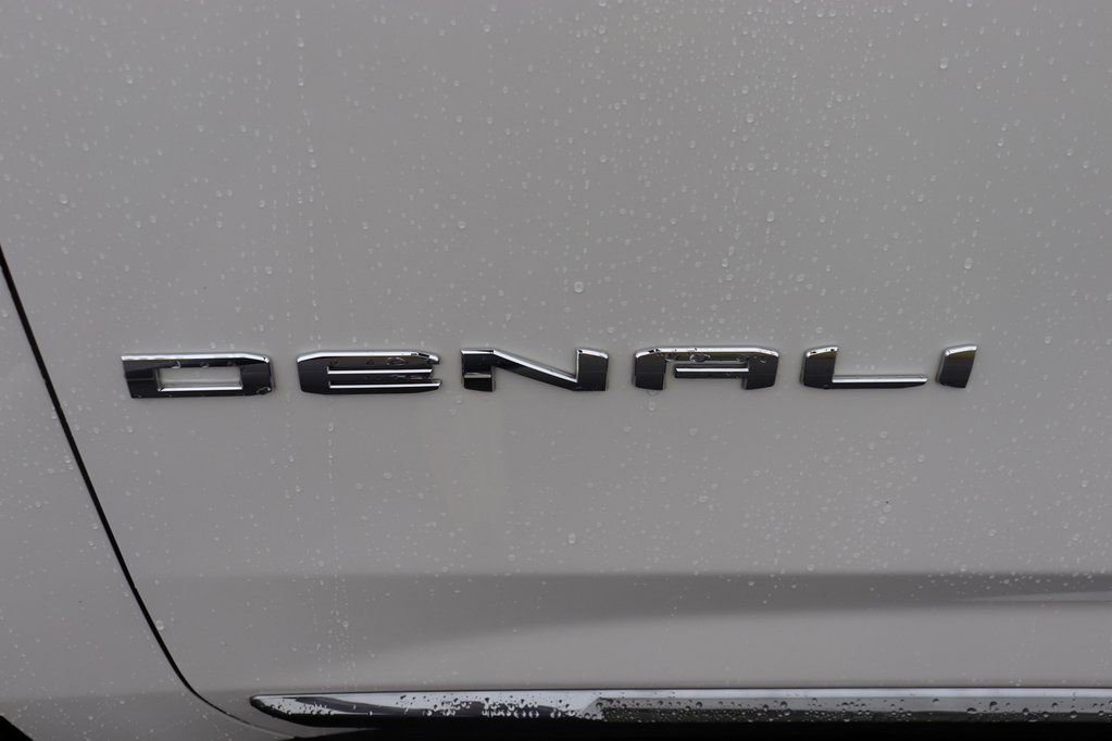 Used 2023 GMC Yukon XL Denali Ultimate image 9
