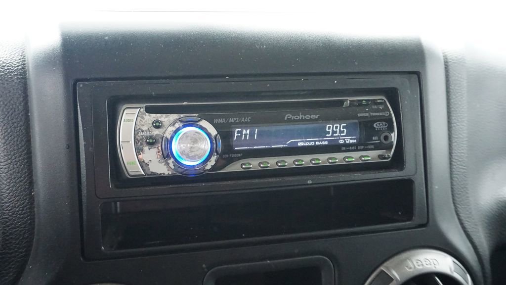 Used 2012 Jeep Wrangler Unlimited Sport image 31