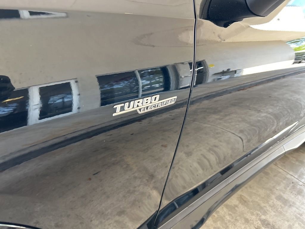 Used 2024 Mercedes-Benz GLC 43 AMG 4MATIC image 17