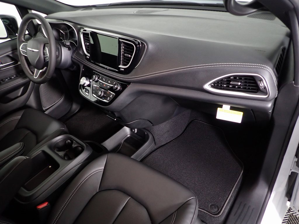 New 2026 Chrysler Pacifica Select image 33