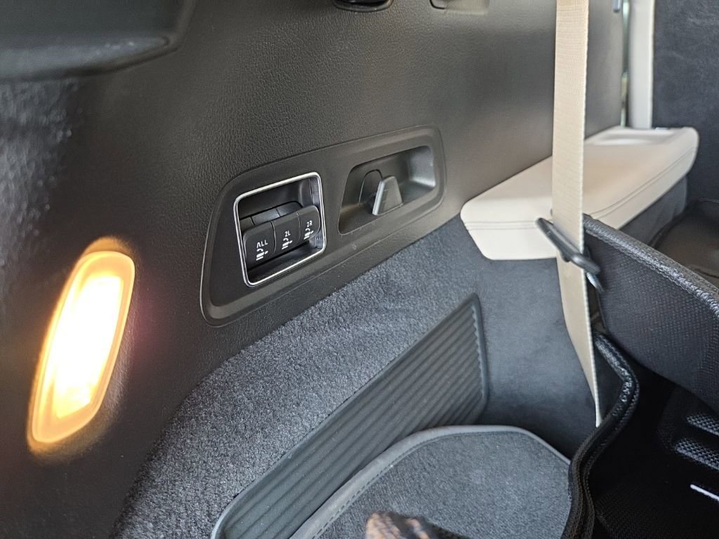 Used 2021 Mercedes-Benz GLS 580 4MATIC image 30