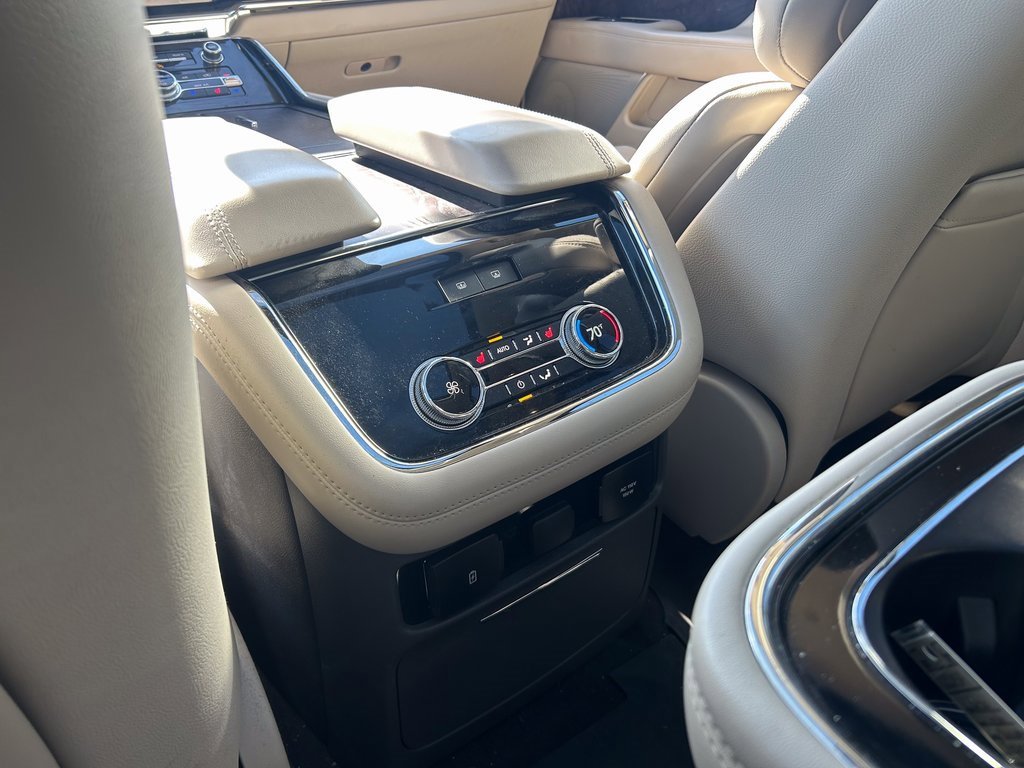 Used 2020 Lincoln Navigator Reserve w/ Luxury Package image 36