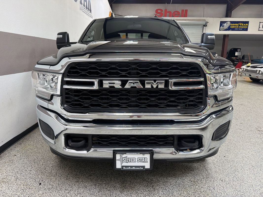Used 2024 RAM 2500 Tradesman w/ Chrome Appearance Group AWD/4WD image 2