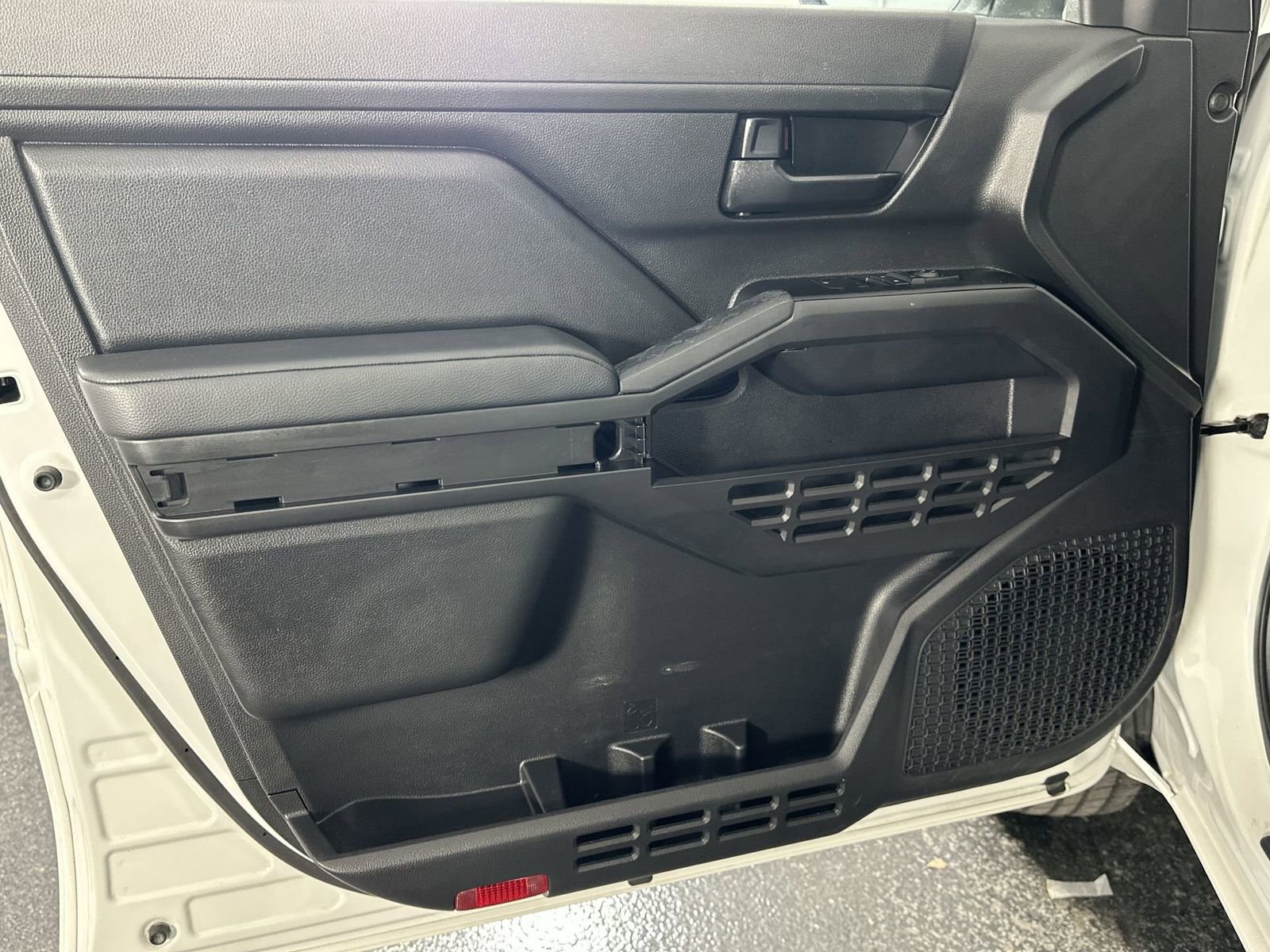 Used 2025 Toyota Tacoma SR image 30