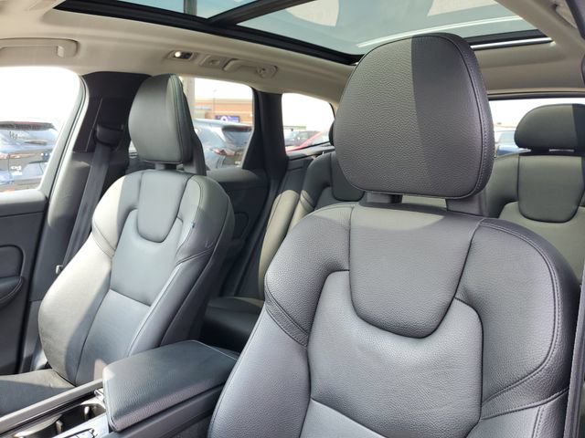 Used 2018 Volvo XC60 T6 Momentum w/ Convenience Package AWD/4WD image 14