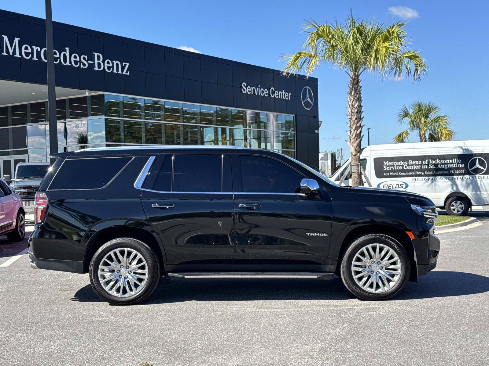 Used 2024 Chevrolet Tahoe Premier AWD/4WD image 2