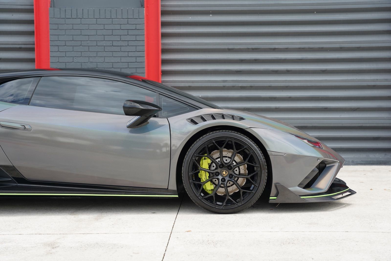 Used 2021 Lamborghini Huracan EVO image 18