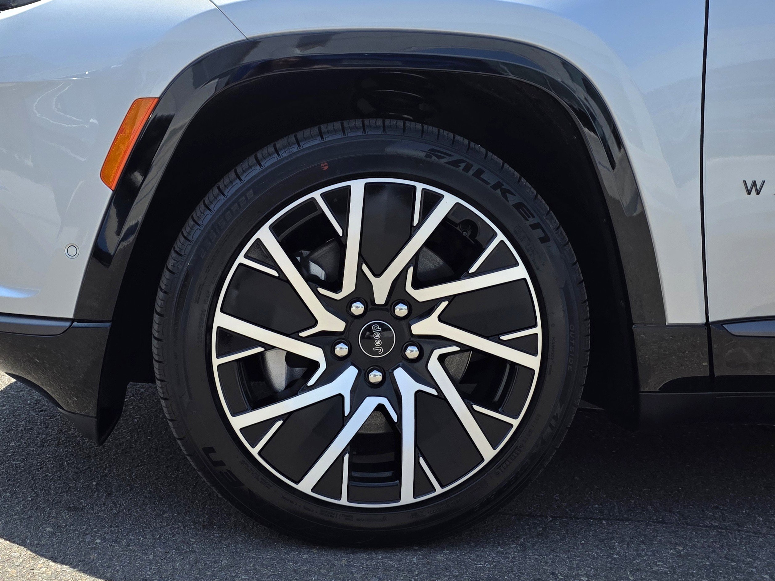 New 2025 Jeep Wagoneer S Limited AWD/4WD image 9