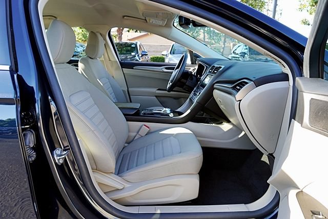 Used 2020 Ford Fusion SE FWD image 11