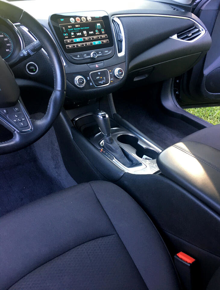 Used 2018 Chevrolet Malibu LT image 18