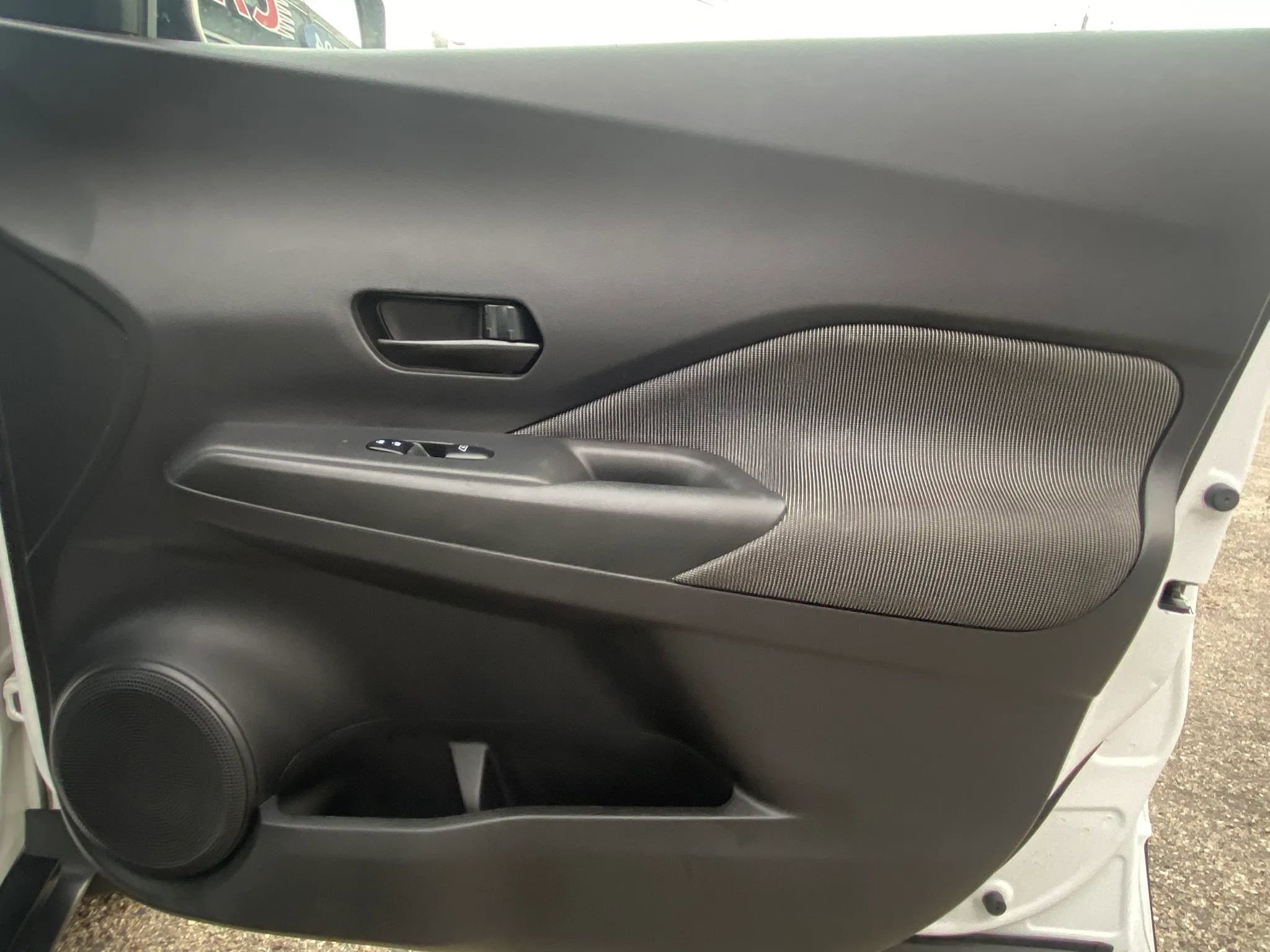 Used 2018 Nissan Kicks S image 16