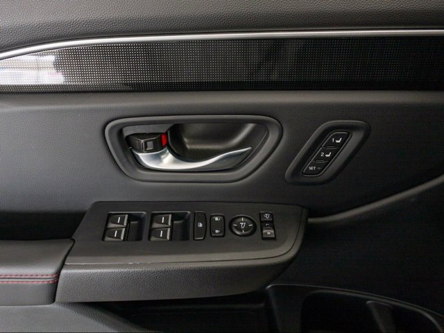 Used 2025 Honda Pilot Black Edition image 13