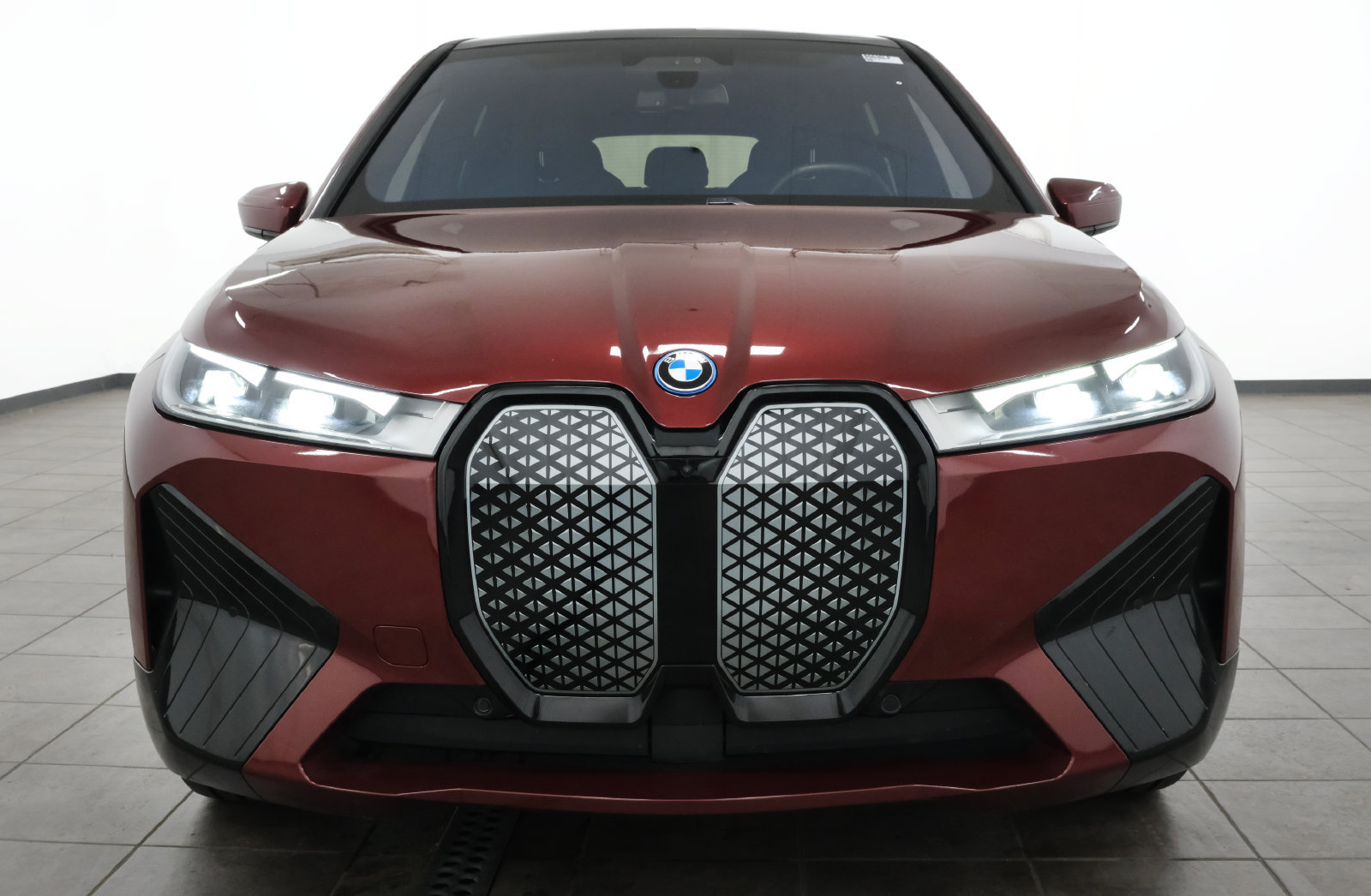 Used 2023 BMW iX xDrive50 w/ Premium Package AWD/4WD image 9