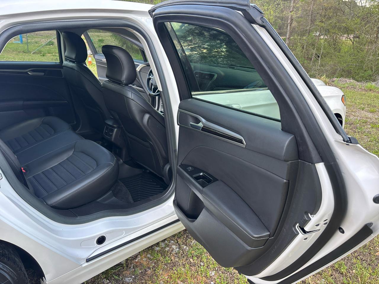 Used 2016 Ford Fusion SE w/ Equipment Group 202A image 15