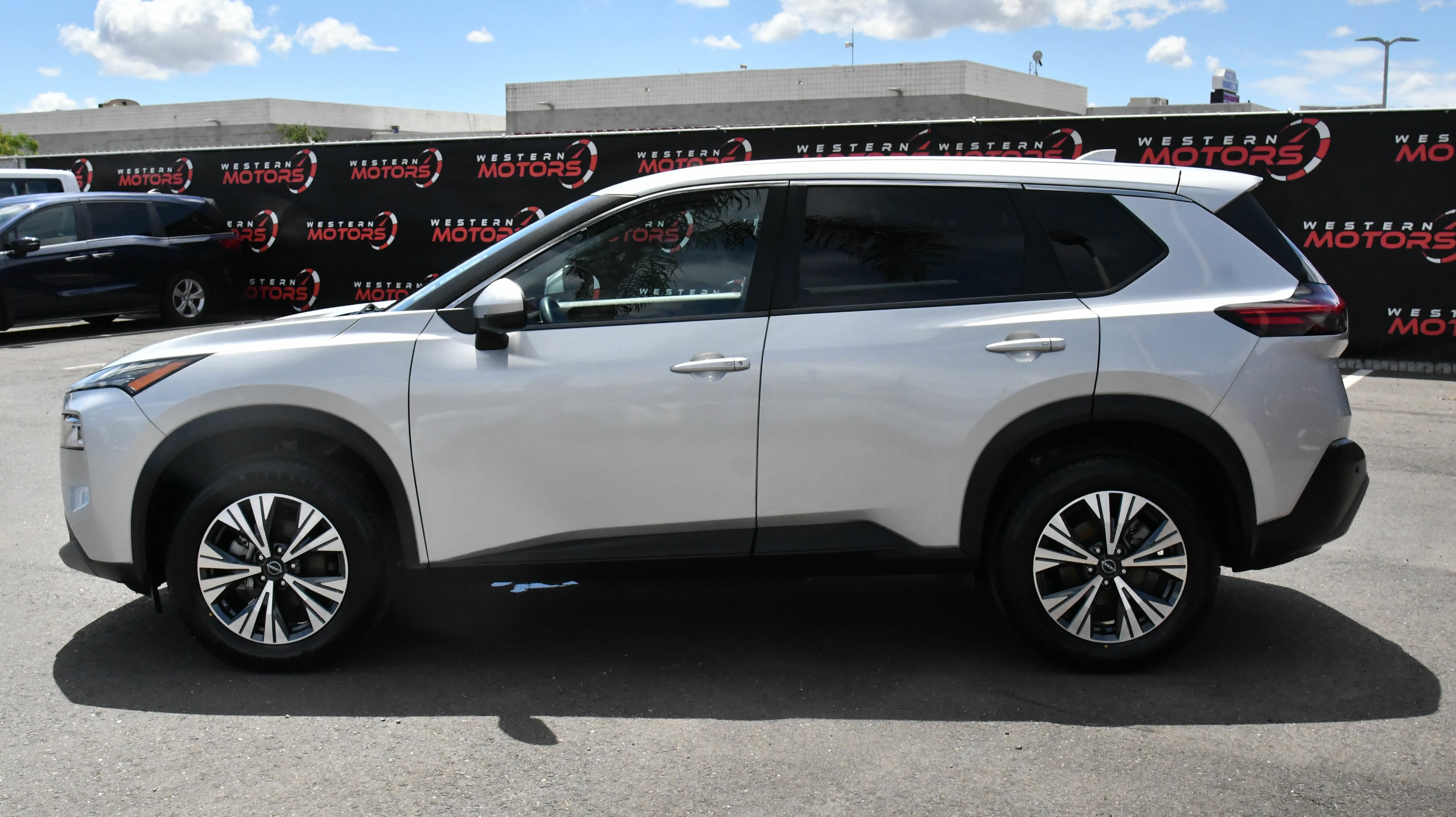 Used 2022 Nissan Rogue SV AWD/4WD image 4