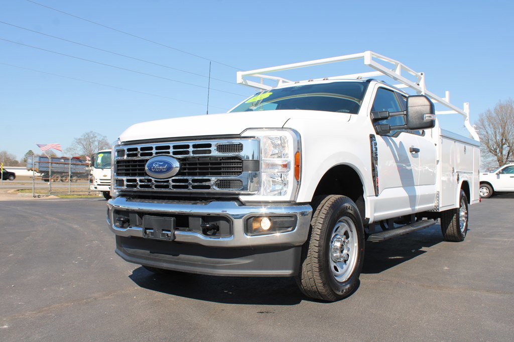 Used 2024 Ford F350 XL w/ XL Chrome Package image 2