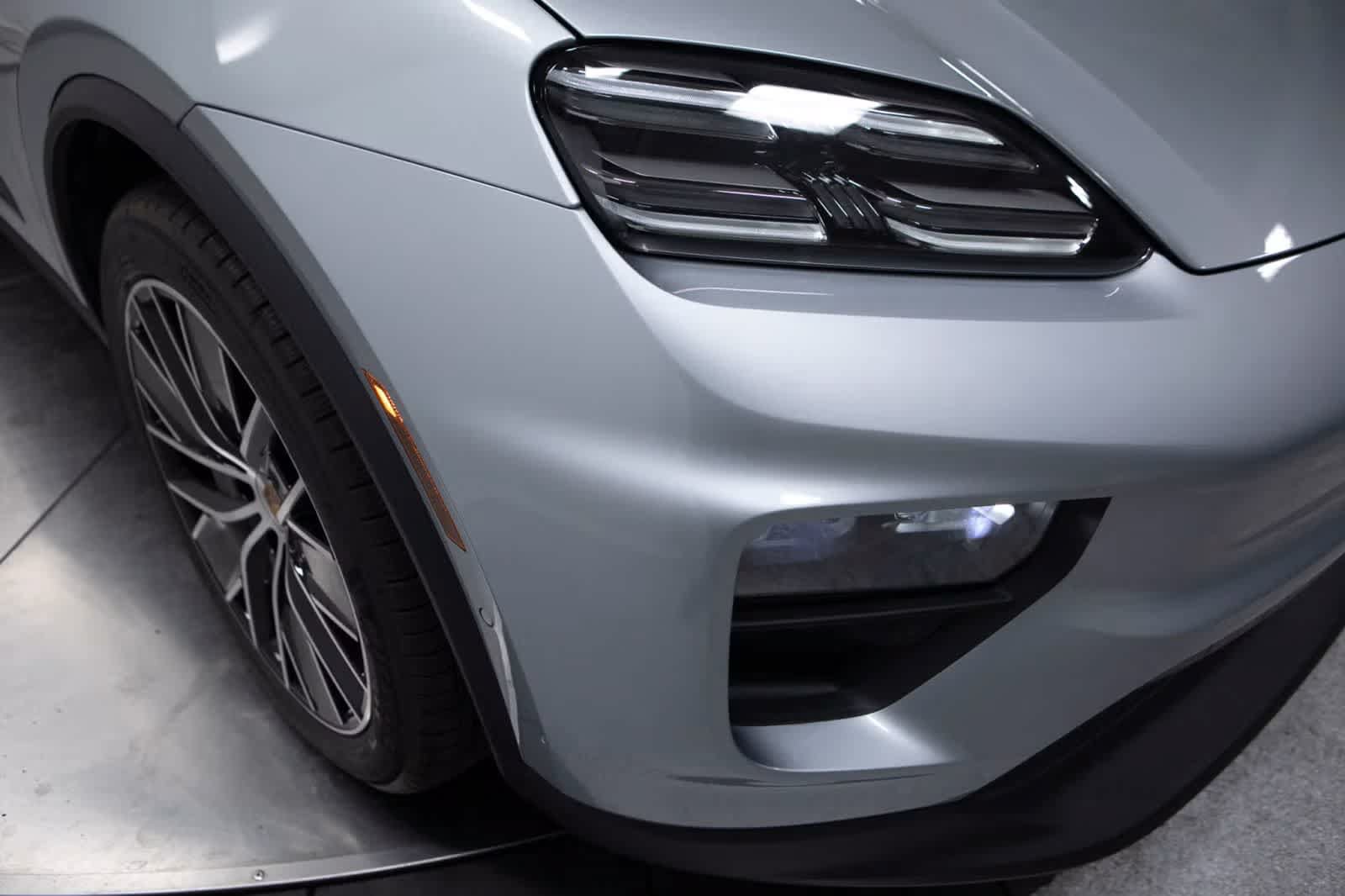 Certified 2026 Porsche Macan 4S Electric AWD/4WD image 12