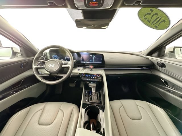 Used 2025 Hyundai Elantra Limited FWD image 3