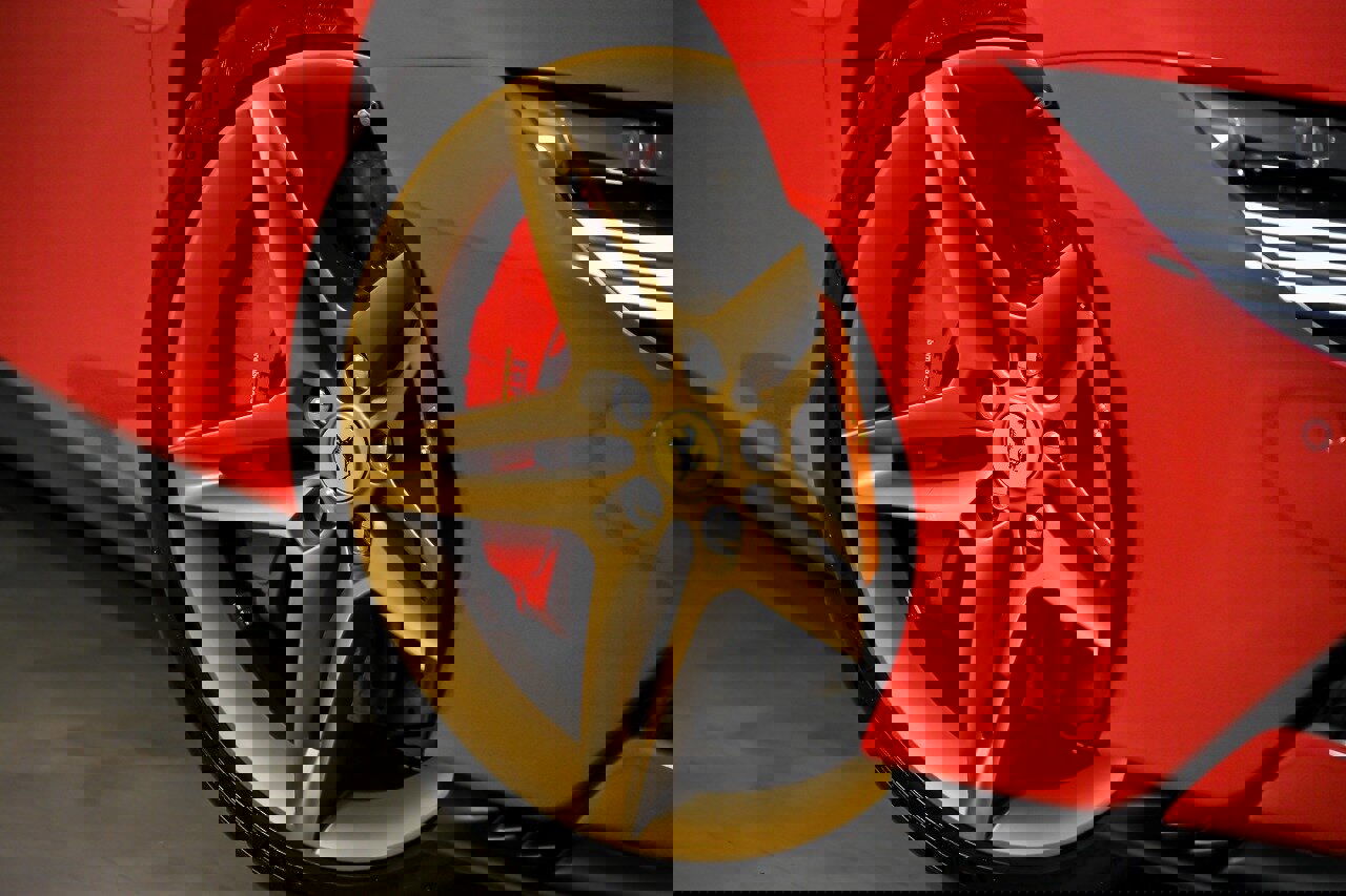 Used 2022 Ferrari SF90 Spider image 4