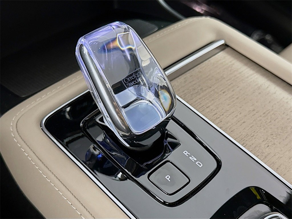 New 2025 Volvo XC90 B5 Plus w/ Protection Package image 17