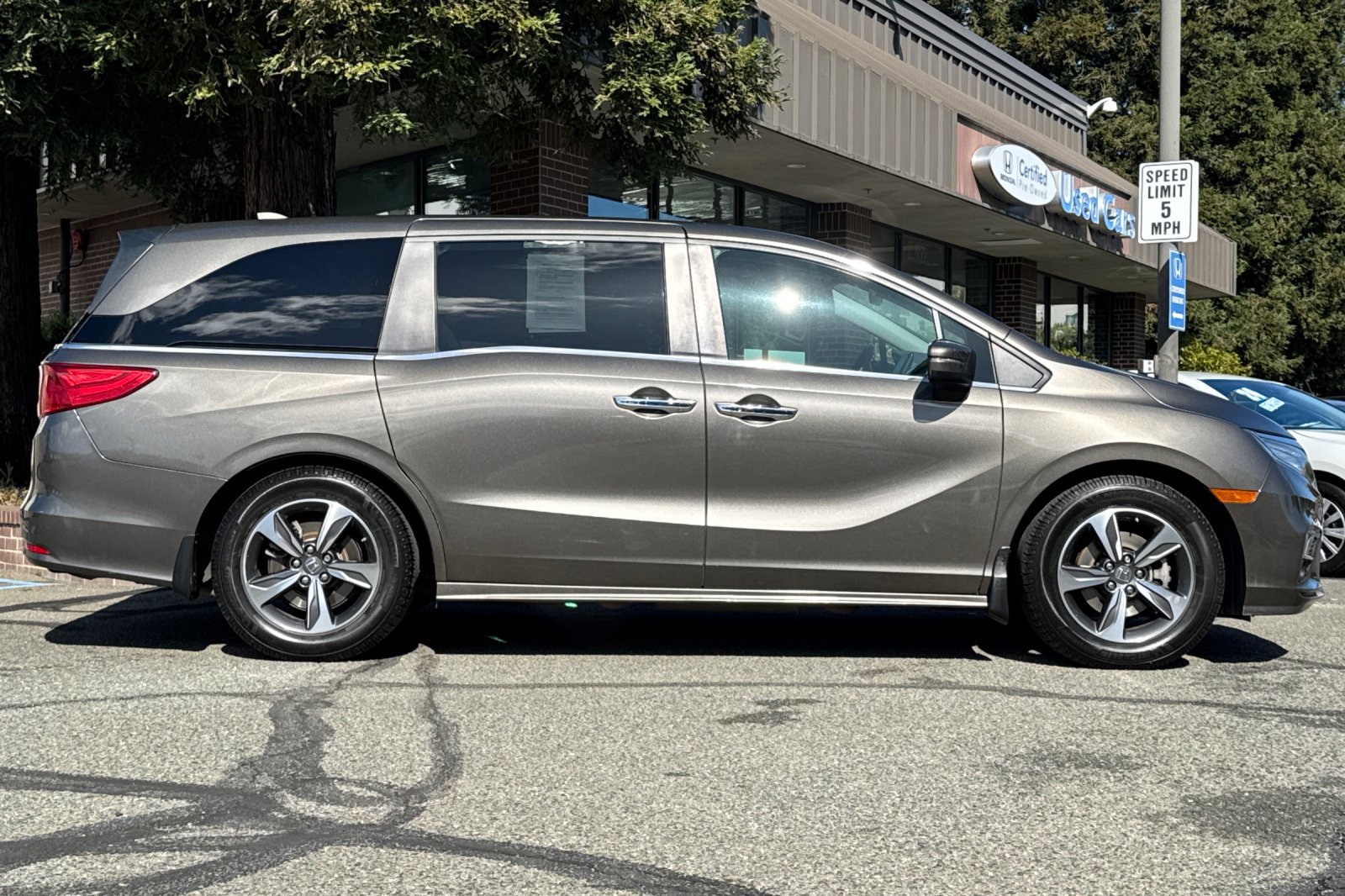 Used 2018 Honda Odyssey Touring image 3