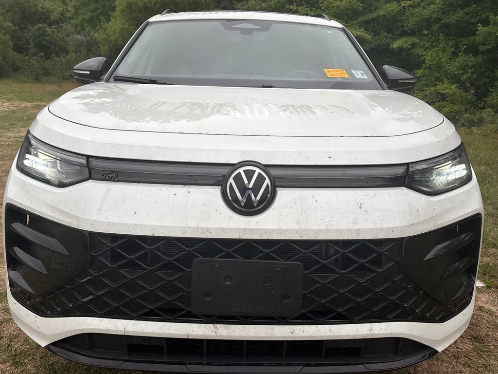 Used 2025 Volkswagen Tiguan SE R-Line AWD/4WD image 2