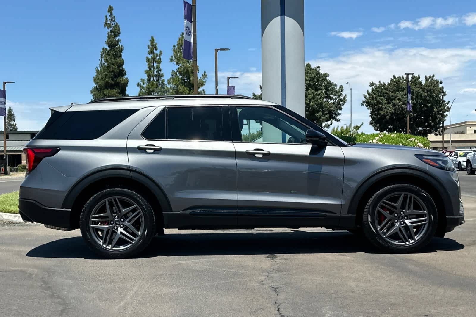 Used 2026 Ford Explorer ST w/ Sun And Sound Package AWD/4WD image 9
