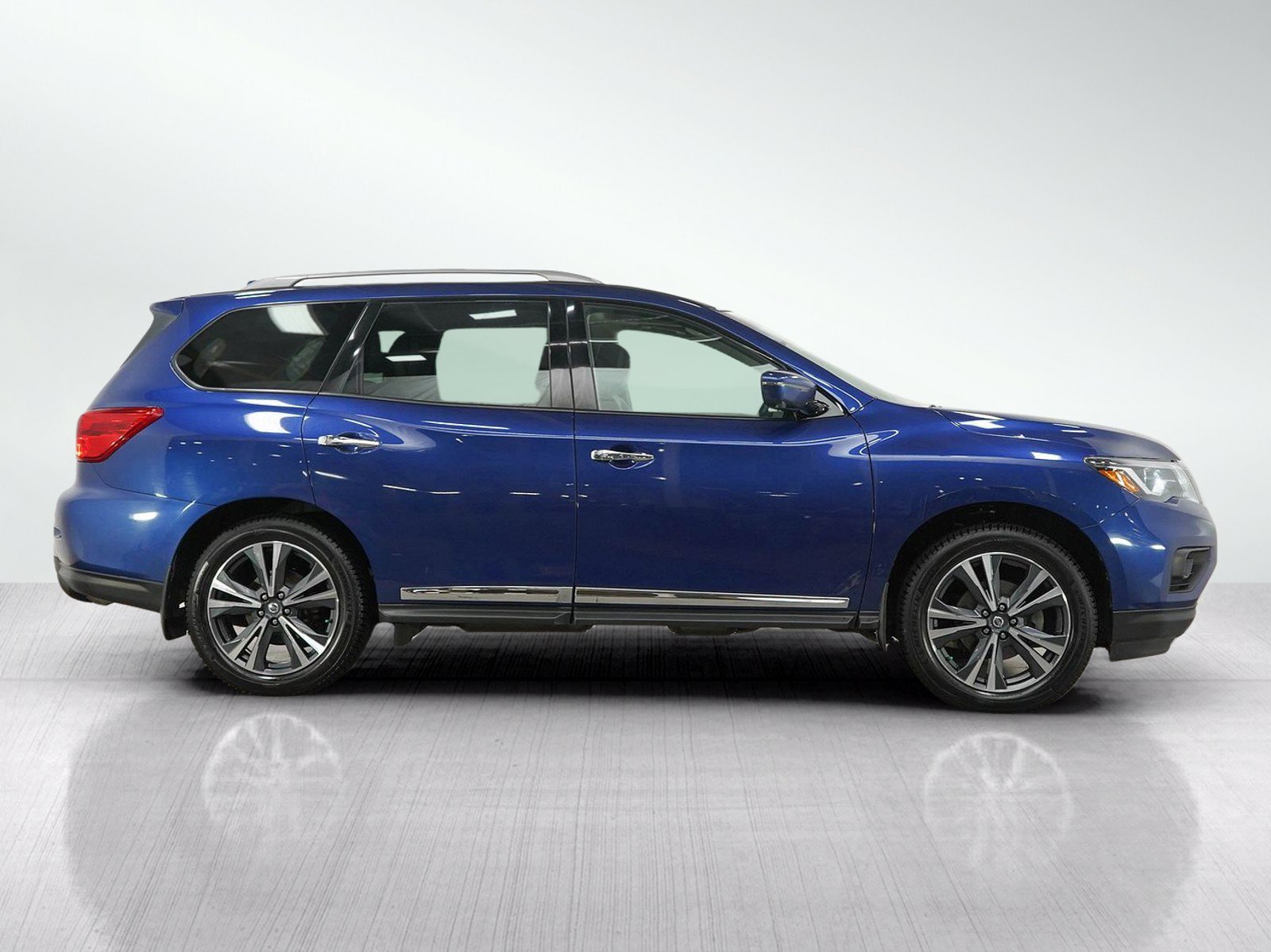 Used 2020 Nissan Pathfinder Platinum AWD/4WD image 6