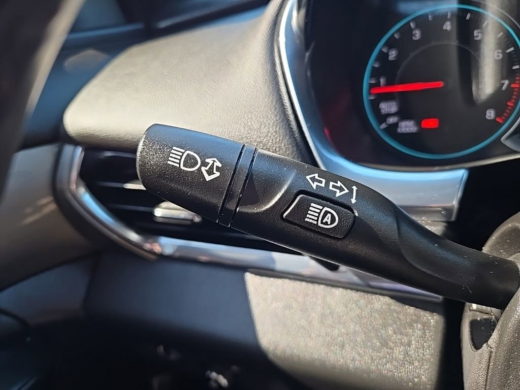 Used 2023 Chevrolet Traverse LT FWD image 19