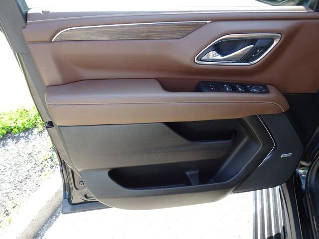 Used 2023 Chevrolet Tahoe High Country AWD/4WD image 15