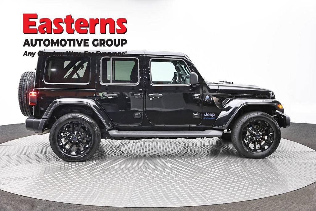 Used 2025 Jeep Wrangler Unlimited Sahara AWD/4WD image 4