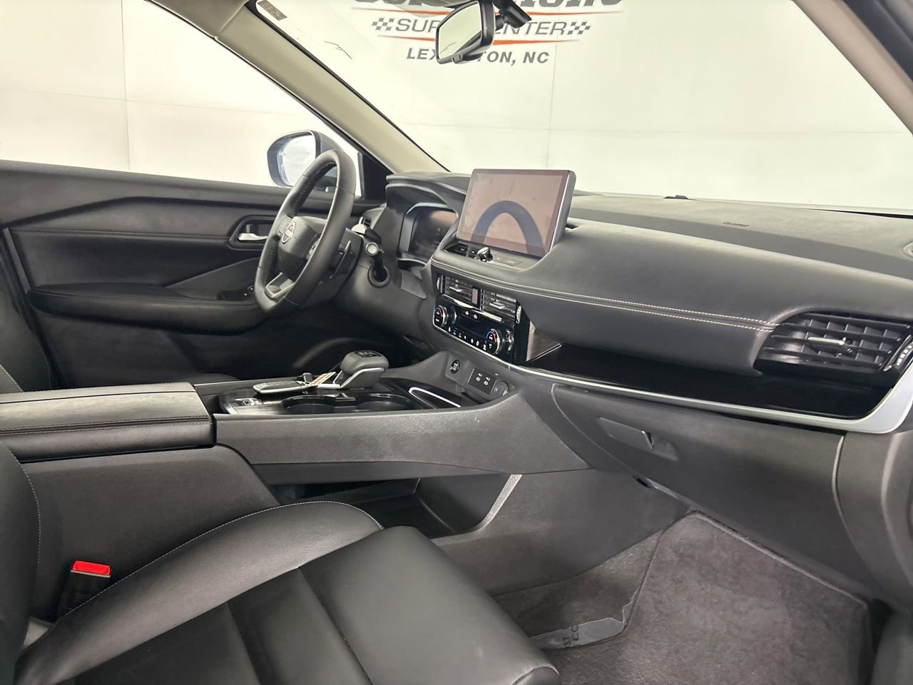 Used 2025 Nissan Rogue SL w/ Tech Package image 30