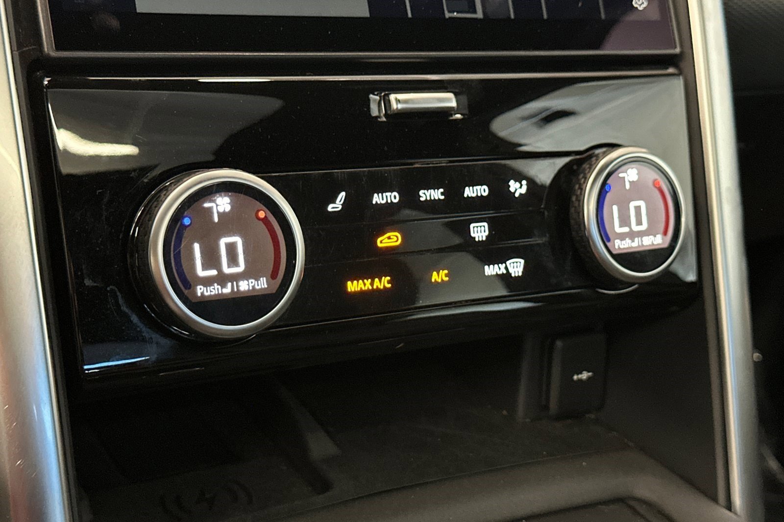 Used 2023 Land Rover Discovery S R-Dynamic image 23