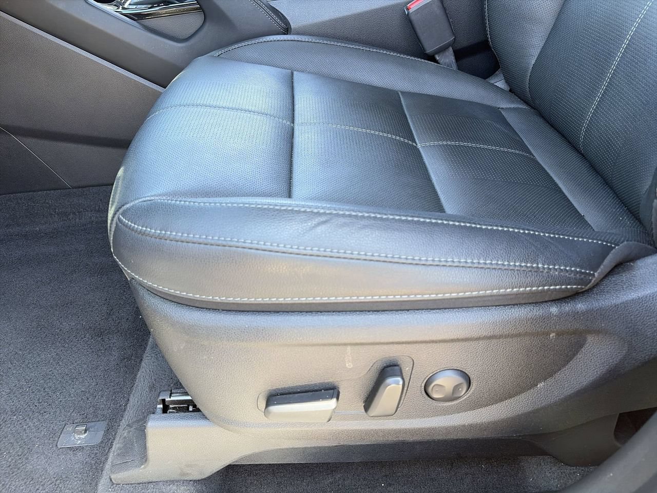 Certified 2025 Kia Telluride EX w/ EX Captain's Chair Package FWD image 19