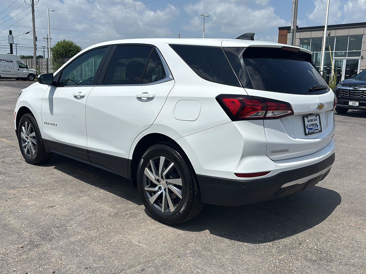 Used 2024 Chevrolet Equinox LT AWD/4WD image 5