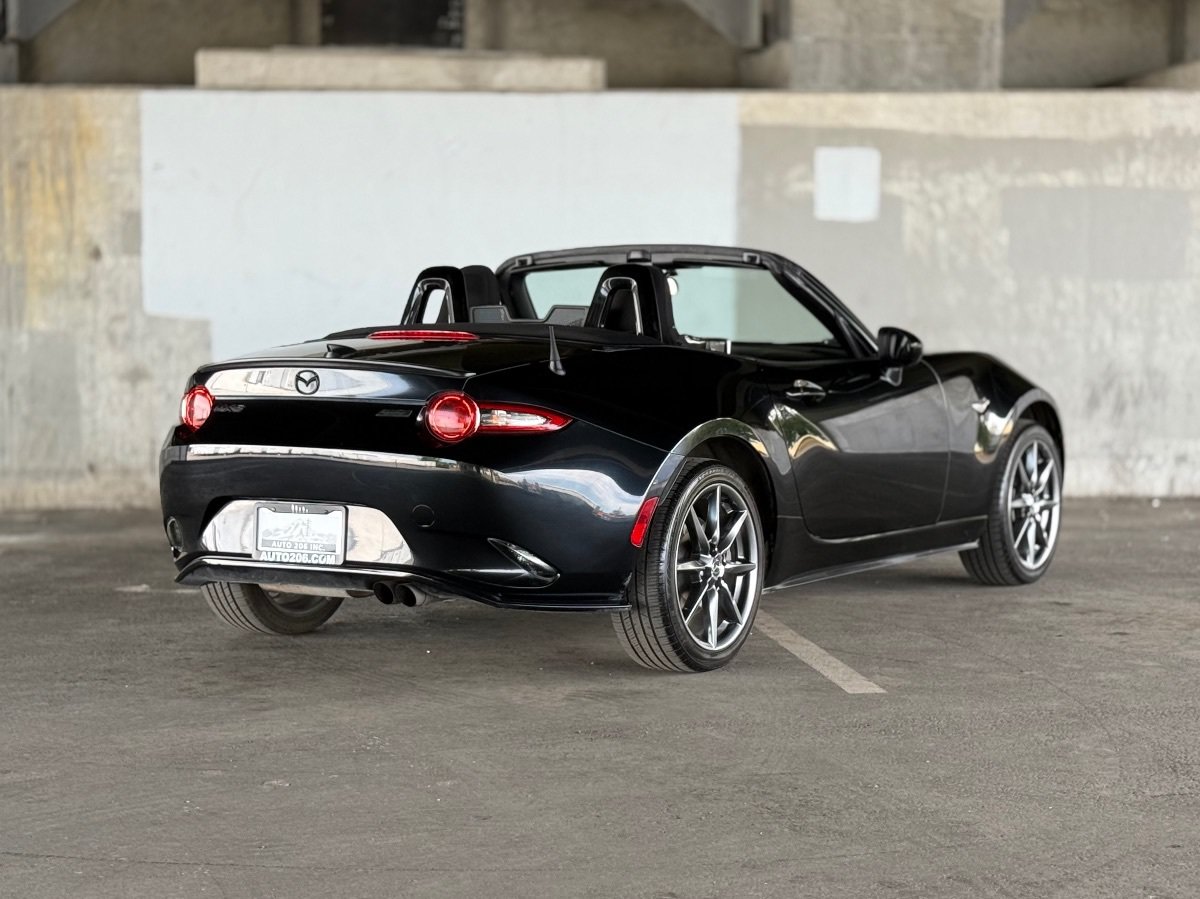 Used 2017 MAZDA MX-5 Miata Club RWD image 3