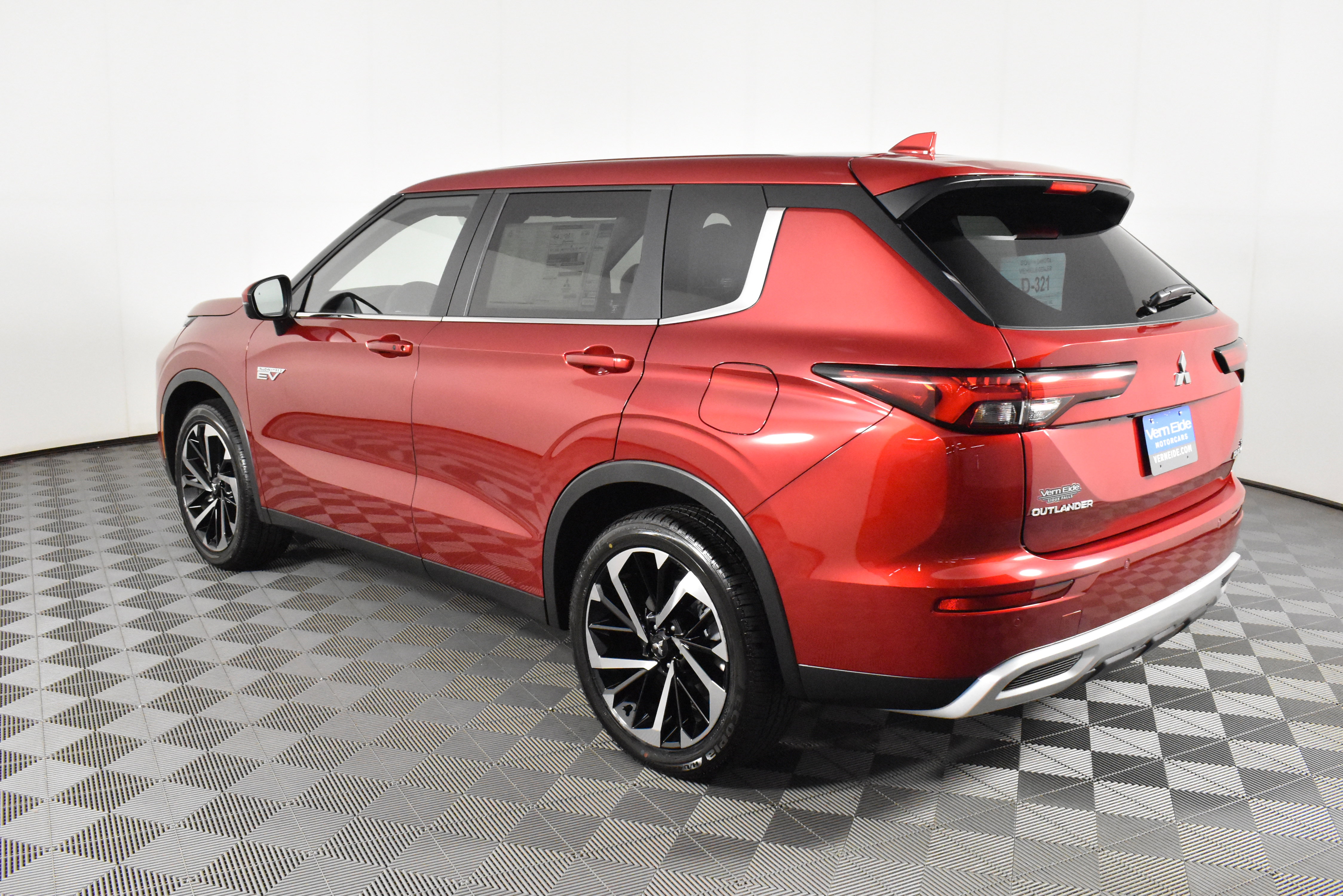 Used 2025 Mitsubishi Outlander SE image 8