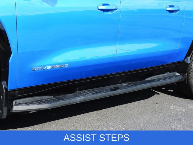 Used 2025 Chevrolet Silverado EV RST AWD/4WD image 2
