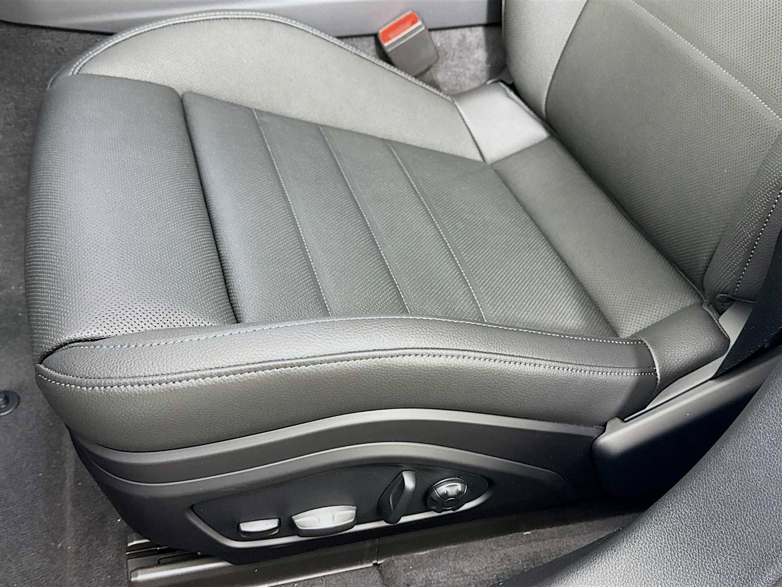 New 2026 Porsche Panamera 4 image 13