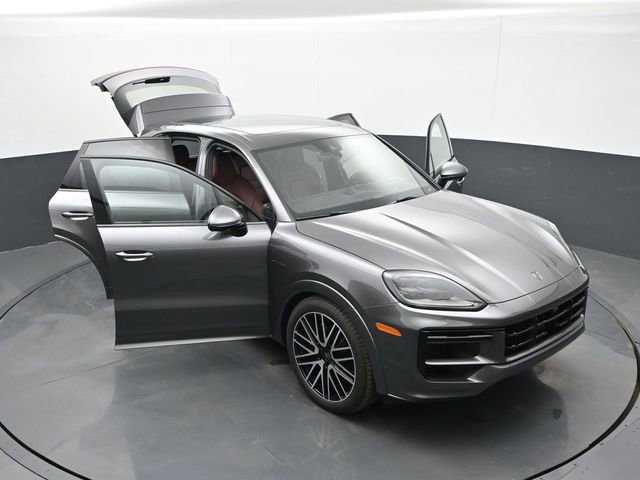 New 2025 Porsche Cayenne Turbo image 33