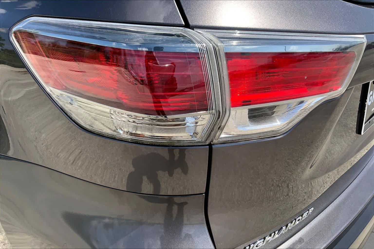 Used 2015 Toyota Highlander XLE FWD image 28
