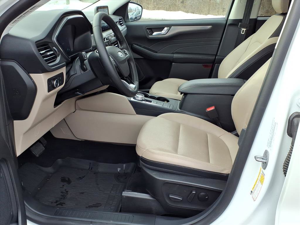 Certified 2022 Ford Escape Titanium w/ Class II Trailer Tow Package image 8